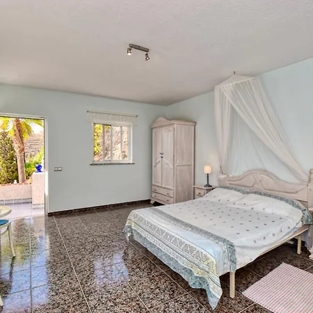 Charming With Big Pool Villa