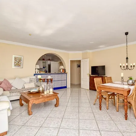 Charming With Big Pool Villa Algarrobo